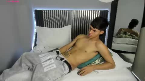 Snapshot of axel_mendoza_ chatting on 06-11-26, 08:40 A X E L online show from 06-11-26, 08:40