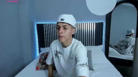 Snapshot of axel_mendoza_ chatting on 07-18-26, 08:01 A X E L online show from 07-18-26, 08:01