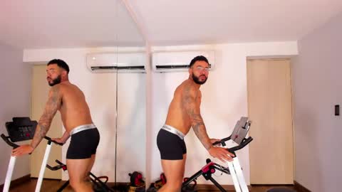 Axel online show from 05-05-26, 03:25