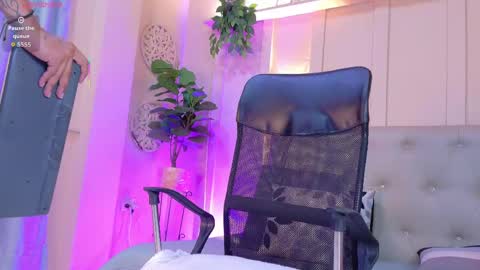 Axel  online show from 05-30-26, 01:30