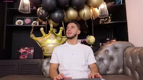 Axel  online show from 05-19-26, 08:59