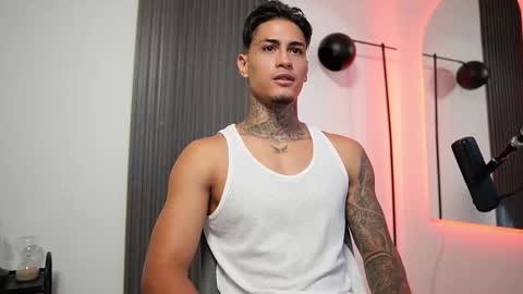 Snapshot of axel_villa chatting on 09-16-25, 08:10 Agustin online show from 09-16-25, 08:10