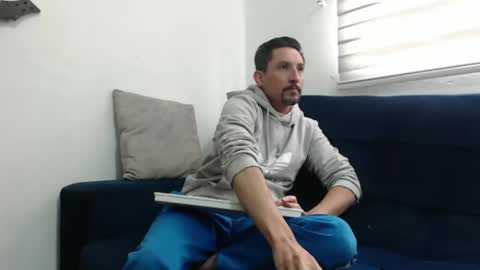 Snapshot of axell_rosee chatting on 02-14-26, 07:32 Axel Rose online show from 02-14-26, 07:32