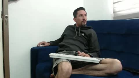 Snapshot of axell_rosee chatting on 02-17-26, 07:31 Axel Rose online show from 02-17-26, 07:31