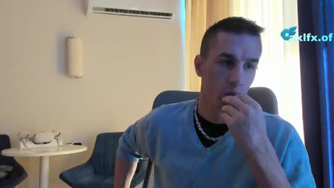 Snapshot of axl_fx chatting on 05-12-26, 01:08 Axl online show from 05-12-26, 01:08