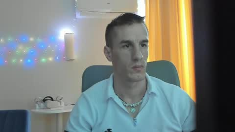 Snapshot of axl_fx chatting on 05-16-26, 10:36 Axl online show from 05-16-26, 10:36