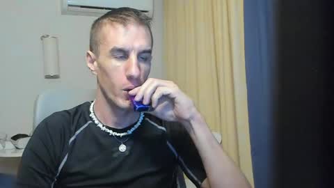 Snapshot of axl_fx chatting on 05-17-26, 11:45 Axl online show from 05-17-26, 11:45