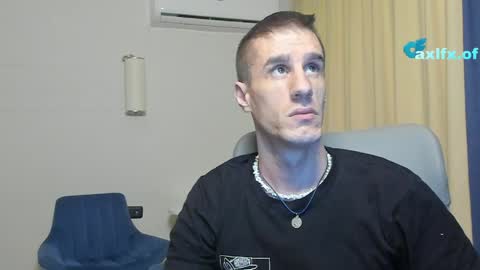 Snapshot of axl_fx chatting on 05-19-26, 04:57 Axl online show from 05-19-26, 04:57