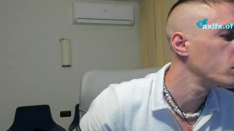 Snapshot of axl_fx chatting on 05-25-26, 01:11 Axl online show from 05-25-26, 01:11