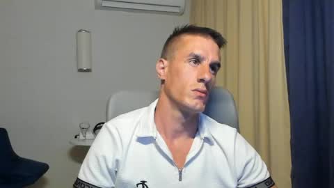 Snapshot of axl_fx chatting on 06-08-26, 07:47 Axl online show from 06-08-26, 07:47