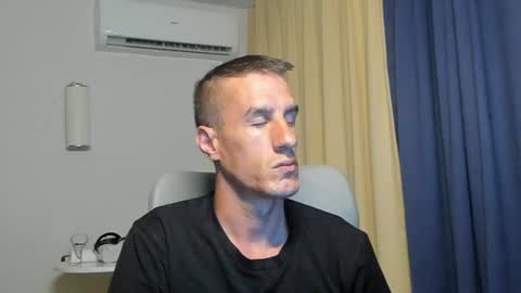 Snapshot of axl_fx chatting on 06-10-26, 12:00 Axl online show from 06-10-26, 12:00