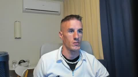 Snapshot of axl_fx chatting on 06-14-26, 01:25 Axl online show from 06-14-26, 01:25