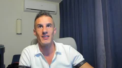 Snapshot of axl_fx chatting on 06-17-26, 12:57 Axl online show from 06-17-26, 12:57