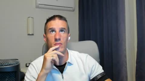 Snapshot of axl_fx chatting on 06-23-26, 01:03 Axl online show from 06-23-26, 01:03