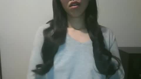 Snapshot of axuepetitt chatting on 12-11-24, 05:15 axue online show from 12-11-24, 05:15