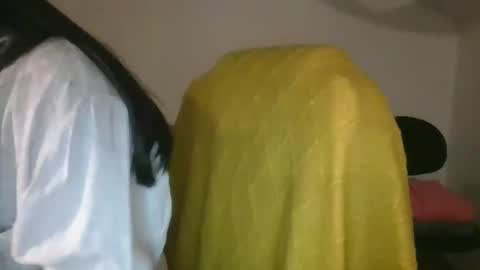 Snapshot of axuepetitt chatting on 10-31-25, 07:59 axue online show from 10-31-25, 07:59