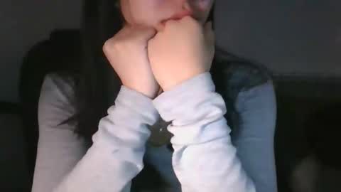 Snapshot of axuepetitt chatting on 11-26-25, 10:33 axue online show from 11-26-25, 10:33