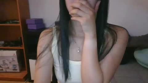 Snapshot of axuepetitt chatting on 05-31-26, 07:26 axue online show from 05-31-26, 07:26