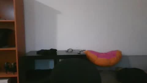 Snapshot of axuepetitt chatting on 06-08-26, 08:42 axue online show from 06-08-26, 08:42