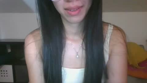 Snapshot of axuepetitt chatting on 07-24-26, 10:41 axue online show from 07-24-26, 10:41