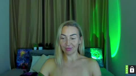 Snapshot of ay_kiss_jully chatting on 10-25-25, 05:30 Jully online show from 10-25-25, 05:30