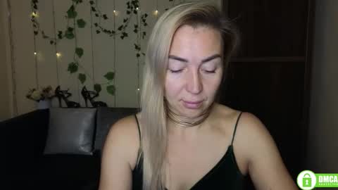 Snapshot of ay_kiss_jully chatting on 11-04-25, 06:40 Jully online show from 11-04-25, 06:40