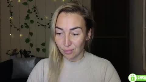 Snapshot of ay_kiss_jully chatting on 11-10-25, 06:40 Jully online show from 11-10-25, 06:40