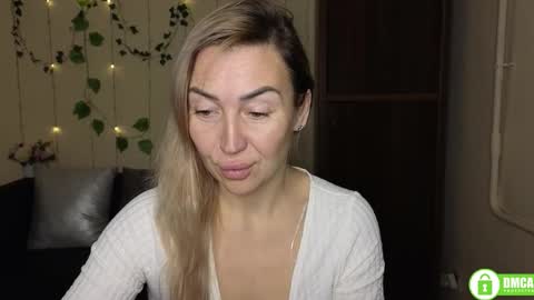 Snapshot of ay_kiss_jully chatting on 12-14-25, 06:23 Jully online show from 12-14-25, 06:23