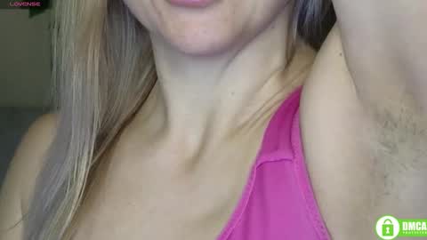 Snapshot of ay_kiss_jully chatting on 12-17-25, 06:36 Jully online show from 12-17-25, 06:36