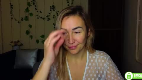 Snapshot of ay_kiss_jully chatting on 01-08-26, 06:32 Jully online show from 01-08-26, 06:32