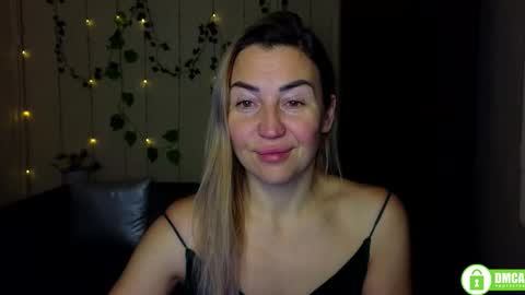 Snapshot of ay_kiss_jully chatting on 01-12-26, 06:24 Jully online show from 01-12-26, 06:24