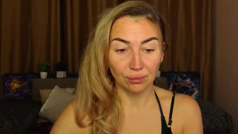 Snapshot of ay_kiss_jully chatting on 01-18-26, 06:23 Jully online show from 01-18-26, 06:23