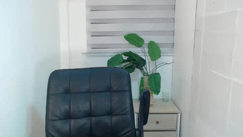 Snapshot of ayalvrs18 chatting on 02-10-25, 06:53 ayalvrs18 online show from 02-10-25, 06:53