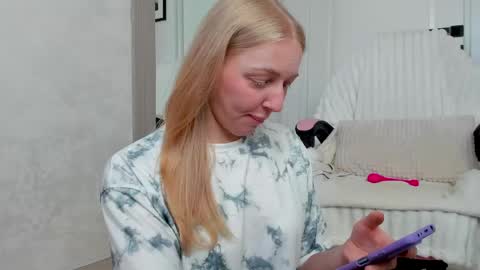 Snapshot of ayaye_ chatting on 05-29-26, 07:39 SundyRose online show from 05-29-26, 07:39