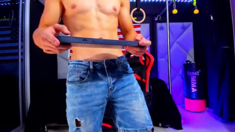 Ayden Miller online show from 02-11-25, 01:20