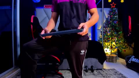 Ayden Miller online show from 12-21-25, 03:46