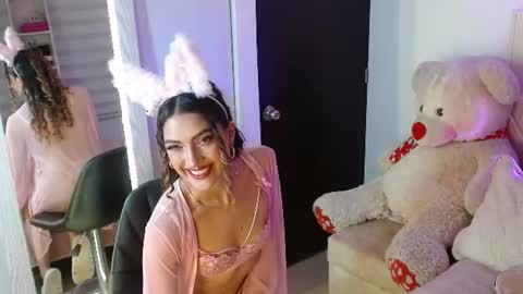 Snapshot of ayleen_m chatting on 07-19-26, 02:37 AYLEEN online show from 07-19-26, 02:37
