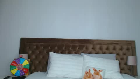 Snapshot of aylinhoney chatting on 10-19-25, 02:12 Aylin online show from 10-19-25, 02:12