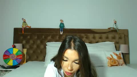 Snapshot of aylinhoney chatting on 11-29-25, 03:53 Aylin online show from 11-29-25, 03:53