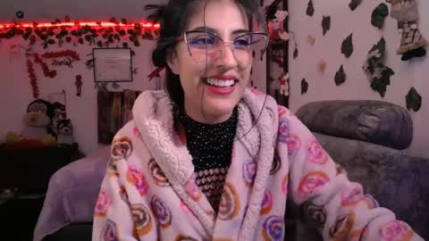 Snapshot of azaaharziz chatting on 12-19-24, 12:24 Azahar online show from 12-19-24, 12:24