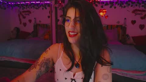 Snapshot of azaaharziz chatting on 10-02-25, 01:01 Azahar online show from 10-02-25, 01:01