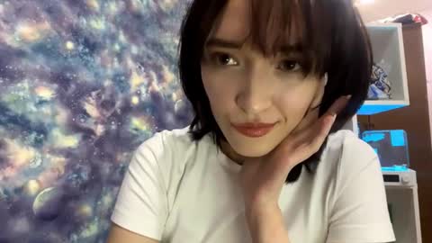 Snapshot of azaleegansen chatting on 10-28-25, 01:36 Minro online show from 10-28-25, 01:36