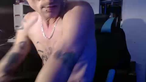 Snapshot of azrider480 chatting on 10-14-25, 06:25 Rider online show from 10-14-25, 06:25