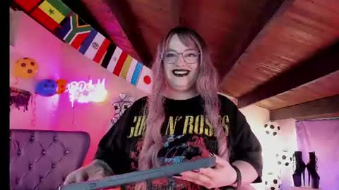 Azucena Suency online show from 06-18-26, 07:51