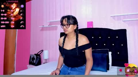 Snapshot of azul_moon chatting on 09-19-25, 03:30 azul_moon online show from 09-19-25, 03:30