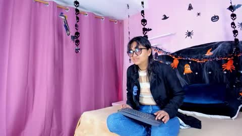 Snapshot of azul_moon chatting on 10-20-25, 03:40 azul_moon online show from 10-20-25, 03:40