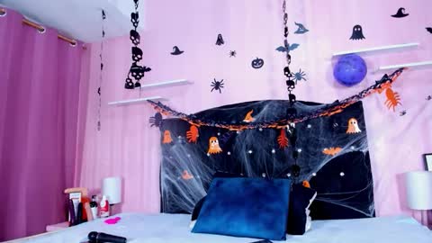 Snapshot of azul_moon chatting on 10-22-25, 04:13 azul_moon online show from 10-22-25, 04:13