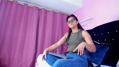 Snapshot of azul_moon chatting on 11-11-25, 03:50 azul_moon online show from 11-11-25, 03:50