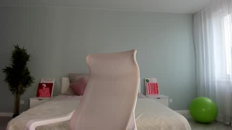 Monica online show from 09-09-25, 12:43