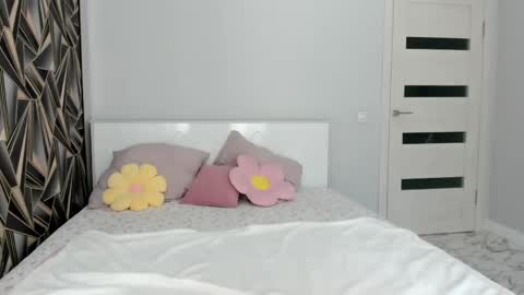 Monica online show from 04-23-26, 03:19